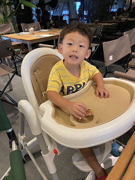 【媽媽帶我去環島一】桃園青埔親子飯店和逸飯店COZZI Blu有療癒的企鵝機器人/緊鄰Xpark桃園水族館海生館和新光影城