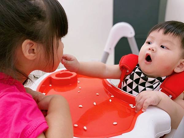 【寶寶副食品十四】myheart五段多功能兒童餐椅｜兩用式大餐盤可當畫畫桌