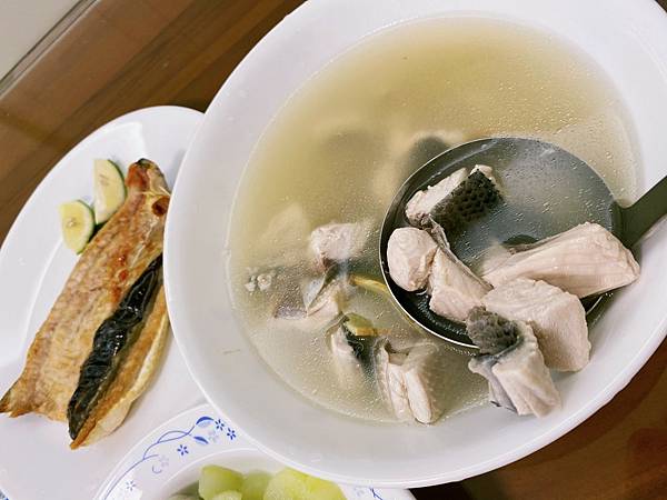 【宅配美食】超級犯規比臉還大虱目魚｜台南在地養殖｜英姐專業去刺虱目魚