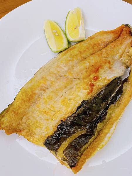 【宅配美食】超級犯規比臉還大虱目魚｜台南在地養殖｜英姐專業去刺虱目魚