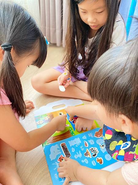 【樂讀心得】0~6歲英文童書推薦/磁鐵書/翻翻書/遊戲書，讓孩子從小愛上英文書