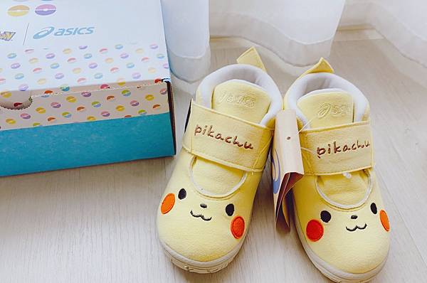 【最萌童鞋穿搭】亞瑟士ASICS2021年推出寶可夢/超級蝦趴的皮卡丘鞋/夢幻浪漫的碎花童鞋